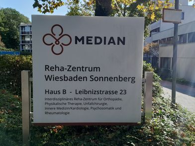 Schild Reha-Zentrum Wiesbaden Sonnenberg