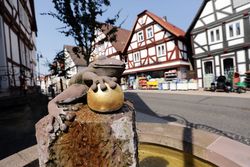 Froschkönig Brunnen